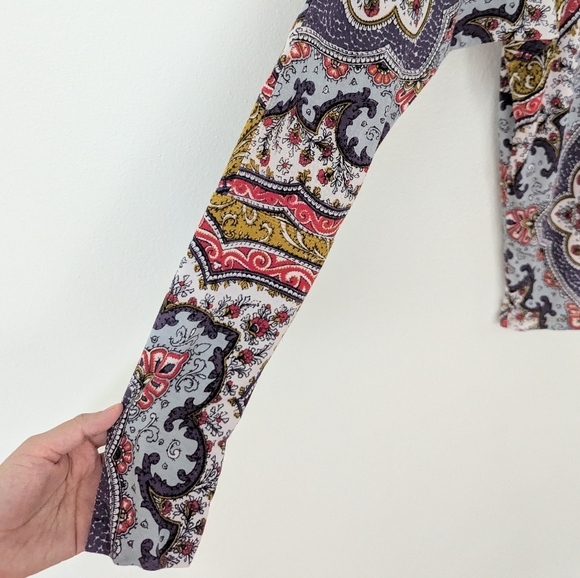Free People Chase Me Paisley Print Long Sleeve Turtleneck Top Jersey Knit Small - Picture 3 of 9
